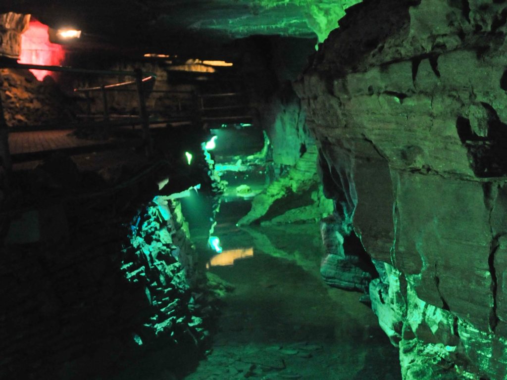 Howe Caverns Cave