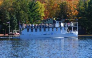 Erie Canal Cruise on the water