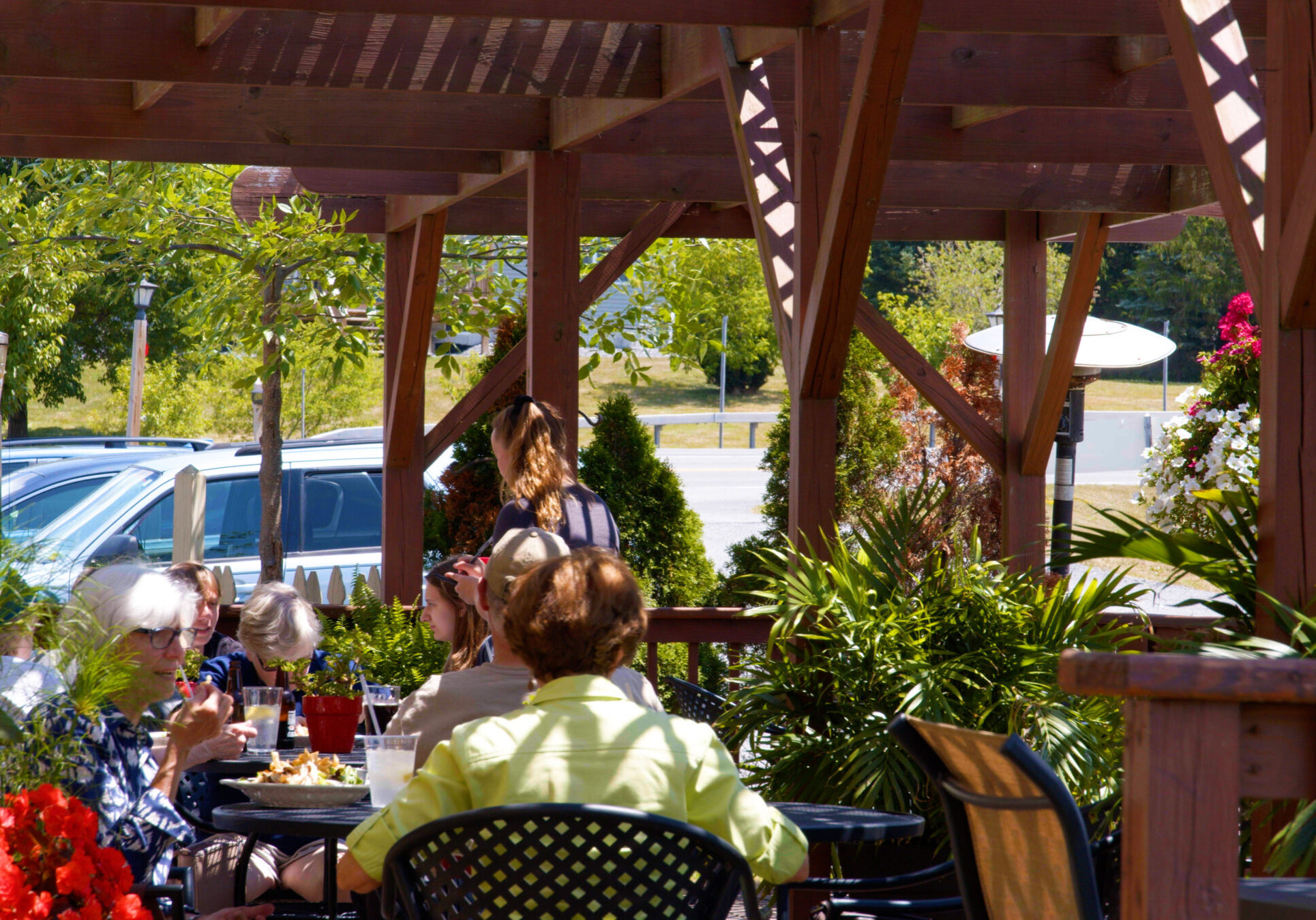 2022 Summer_SchoCo_AplBrl_Outside_Dinning_Far1
